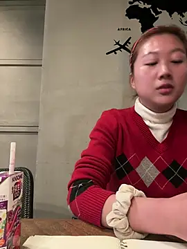 Snapshot of xena0501 chatting on February 6, 1:45 am xena0501 online show from February 6, 1:45 am