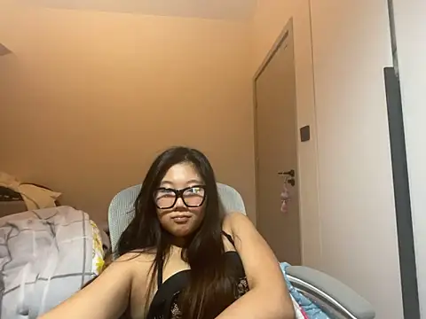 Snapshot of xena0501 chatting on December 18, 6:56 pm xena0501 online show from December 18, 6:56 pm