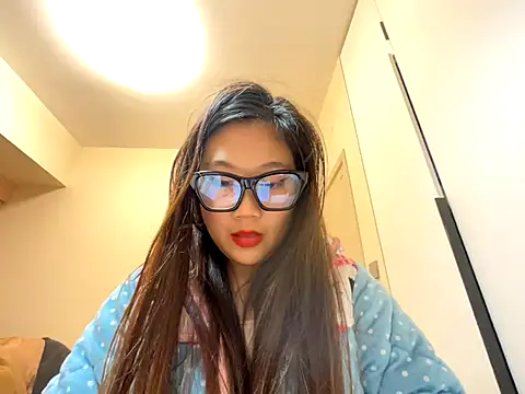 Snapshot of xena0501 chatting on December 17, 1:27 pm xena0501 online show from December 17, 1:27 pm