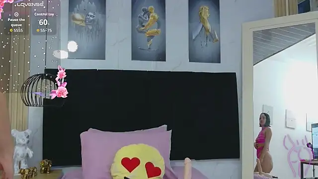 Snapshot of cutepetitee chatting on July 15, 12:45 pm cutepetitee online show from July 15, 12:45 pm