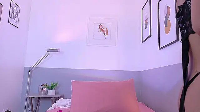 cutepetitee online show from February 3, 7:41 pm