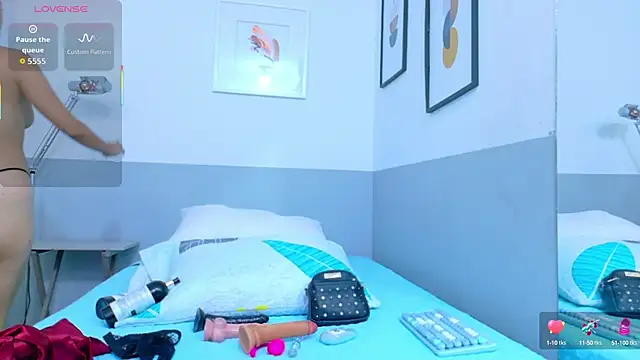 cutepetitee online show from October 1, 9:29 pm