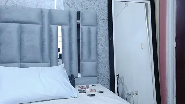 cutepetitee online show from November 1, 7:19 pm