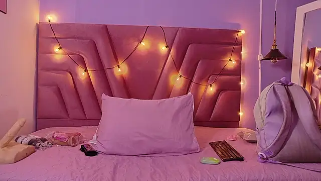 cutepetitee online show from March 14, 7:42 pm