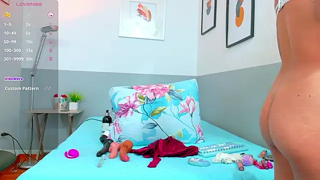 cutepetitee online show from September 27, 7:31 pm