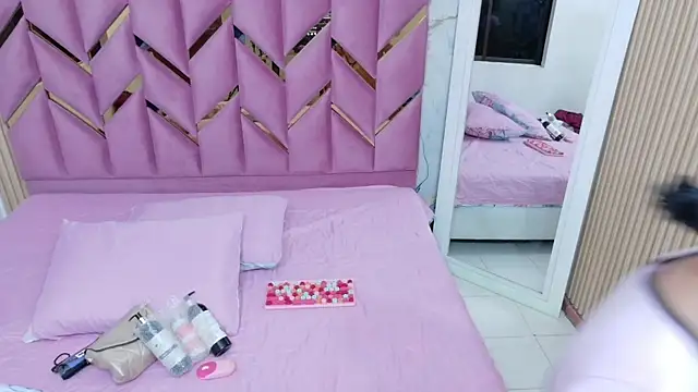 cutepetitee online show from November 21, 8:41 pm