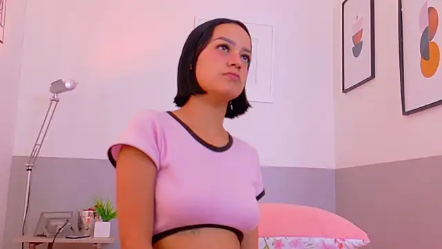 cutepetitee online show from November 26, 7:58 pm