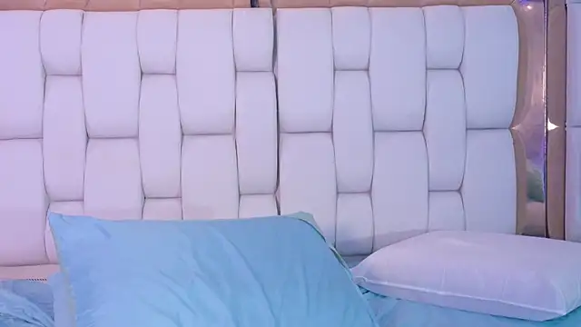 cutepetitee online show from November 12, 7:56 am