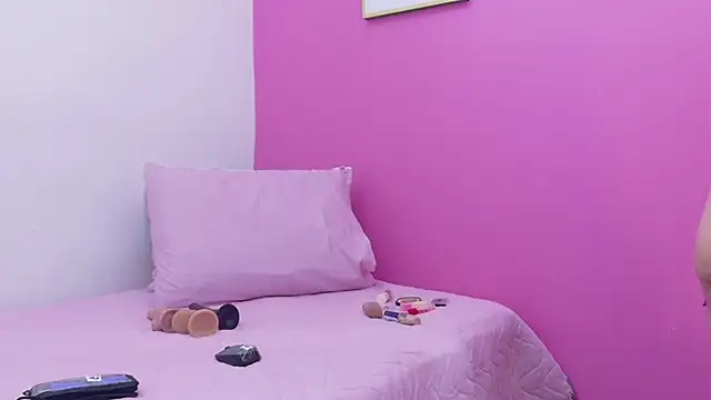 cutepetitee online show from November 3, 7:39 pm