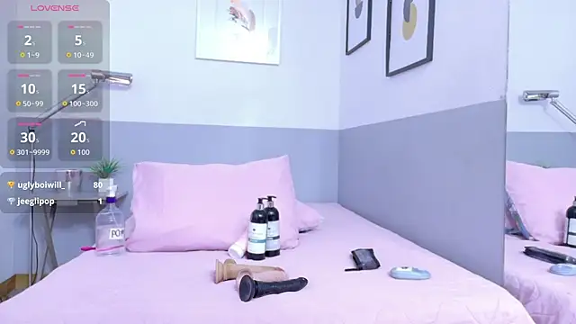 cutepetitee online show from November 4, 7:39 pm