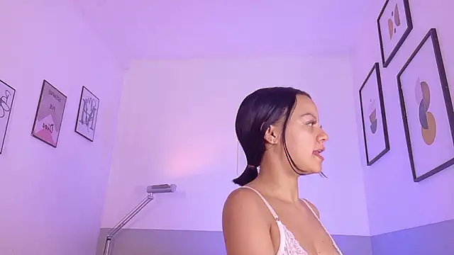 cutepetitee online show from March 7, 5:29 pm