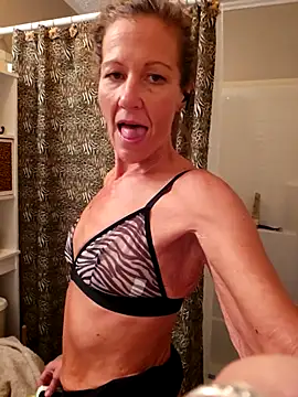 PhynneNicole online show from November 25, 5:35 pm