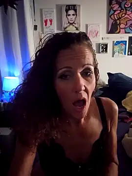 PhynneNicole online show from November 6, 6:39 am