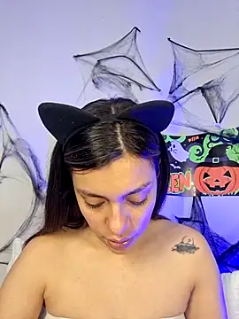 AmaiaSalvatore online show from November 1, 9:08 pm