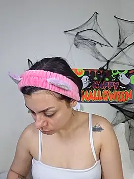 AmaiaSalvatore online show from October 31, 9:43 pm