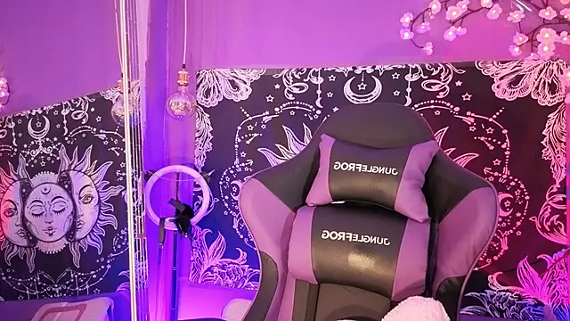 Gaia Gatex online show from February 5, 12:45 pm