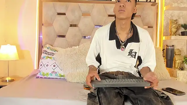 Snapshot of Lucass_Blaze chatting on October 6, 9:59 pm Lucass Blaze online show from October 6, 9:59 pm