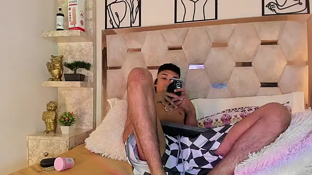 Snapshot of Lucass_Blaze chatting on September 23, 10:28 pm Lucass Blaze online show from September 23, 10:28 pm