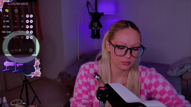 Snapshot of LeksaCandy chatting on November 11, 3:07 pm LeksaCandy online show from November 11, 3:07 pm