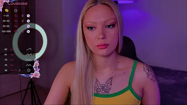 Snapshot of LeksaCandy chatting on November 13, 3:10 am LeksaCandy online show from November 13, 3:10 am