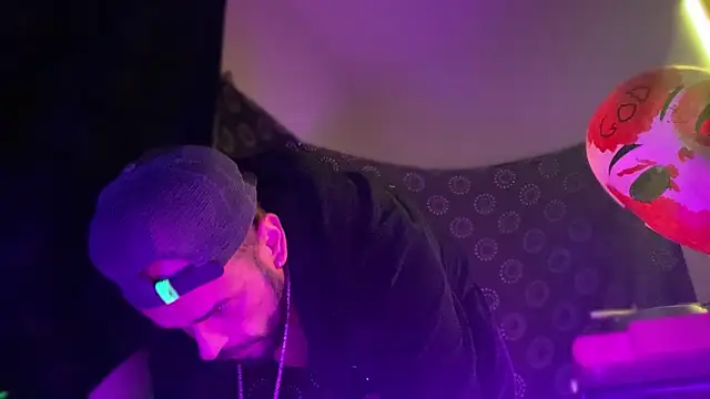 DjDiCKmannOnE online show from May 20, 9:45 pm