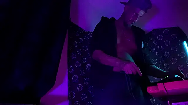 DjDiCKmannOnE online show from February 13, 11:05 pm