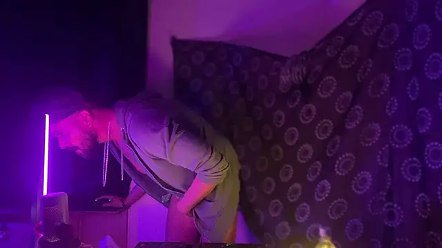 DjDiCKmannOnE online show from April 14, 8:58 pm