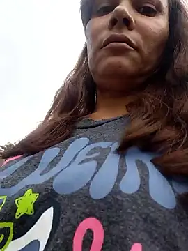 dyjaA online show from April 17, 5:38 pm