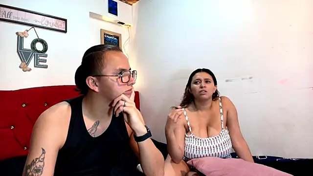 Snapshot of Husbands_Horny chatting on September 19, 12:31 pm Husbands Horny online show from September 19, 12:31 pm