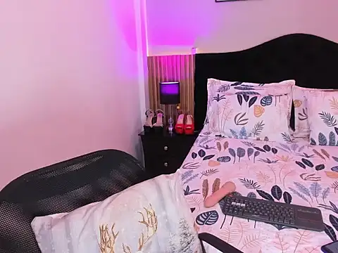 Pauline Fox online show from April 21, 2:36 am