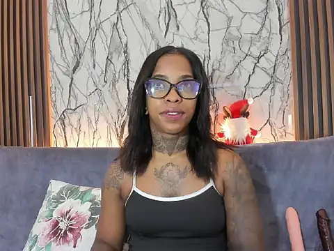 Pauline Fox online show from December 4, 1:04 am