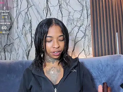 Pauline Fox online show from February 12, 2:33 am