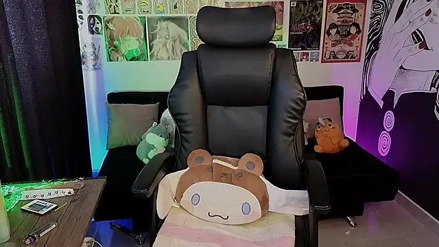 Yuhwan  online show from February 25, 8:41 pm