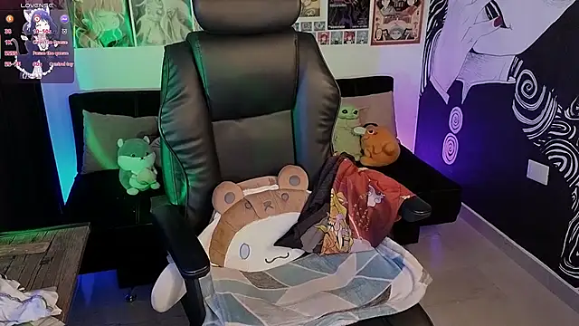 Yuhwan  online show from November 24, 9:59 pm