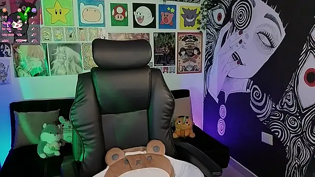 Yuhwan  online show from November 18, 10:45 pm