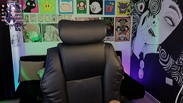 Yuhwan  online show from November 27, 5:57 pm