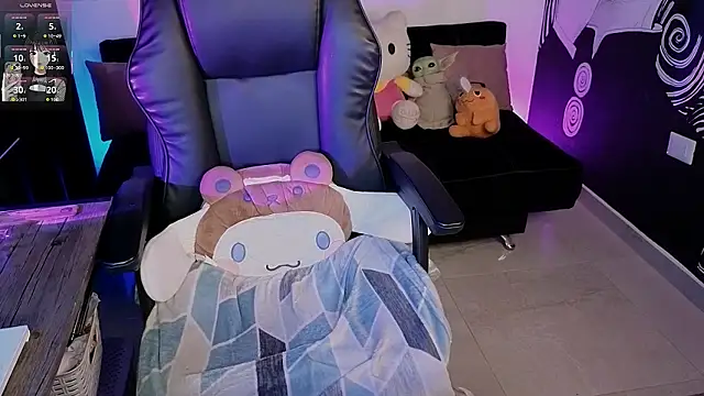 Yuhwan  online show from February 13, 1:05 am