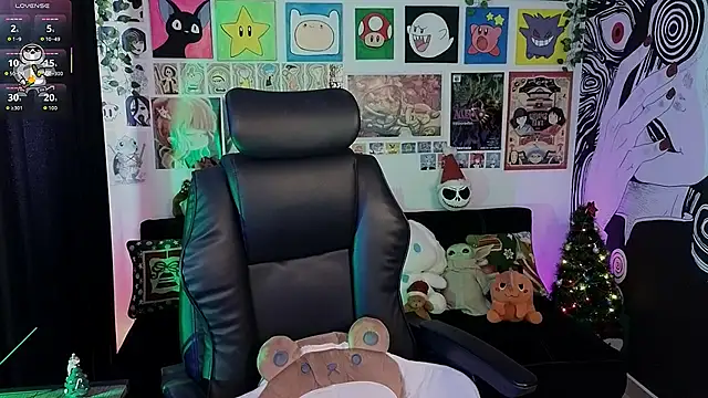 Yuhwan  online show from December 22, 3:34 pm