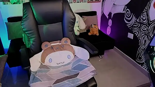 Yuhwan  online show from February 4, 2:28 am