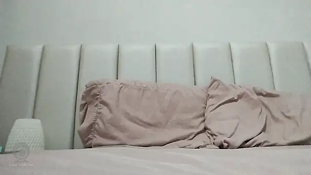 isabelly08ty online show from April 16, 8:42 pm