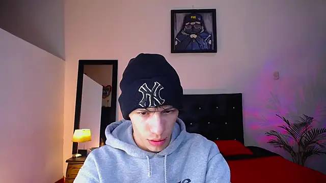 Snapshot of santiago_cutex chatting on November 7, 9:58 am santiago cutex online show from November 7, 9:58 am