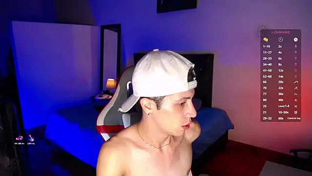 Snapshot of santiago_cutex chatting on July 17, 11:51 am santiago cutex online show from July 17, 11:51 am
