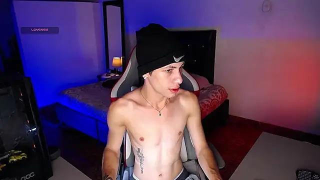 Snapshot of santiago_cutex chatting on June 19, 1:50 pm santiago cutex online show from June 19, 1:50 pm