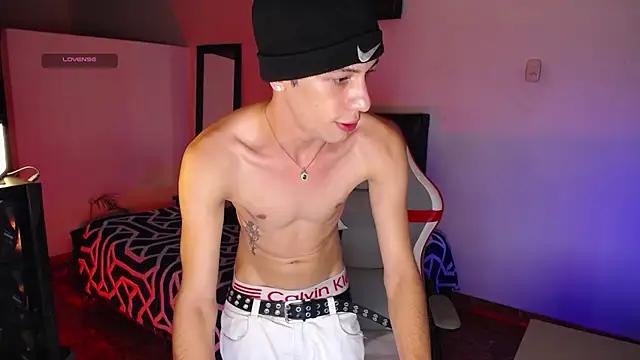 Snapshot of santiago_cutex chatting on May 15, 12:14 pm santiago cutex online show from May 15, 12:14 pm
