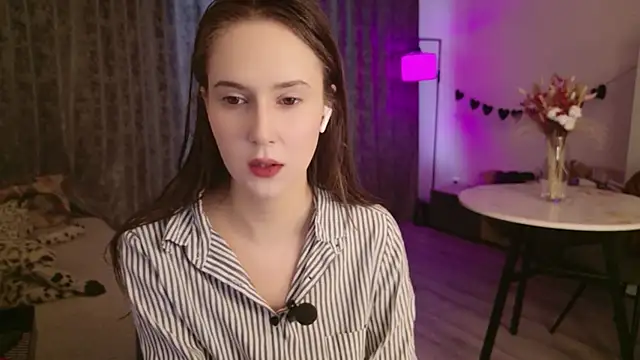 LucyRose3 online show from March 6, 5:35 am