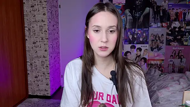 Snapshot of LucyRose3 chatting on December 2, 3:52 am LucyRose3 online show from December 2, 3:52 am