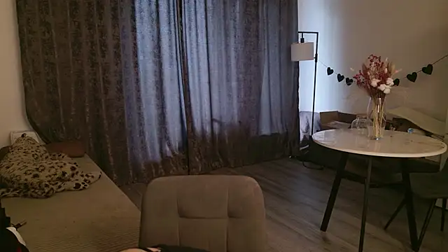 LucyRose3 online show from March 12, 1:15 pm