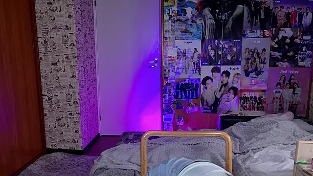 LucyRose3 online show from December 3, 4:46 am