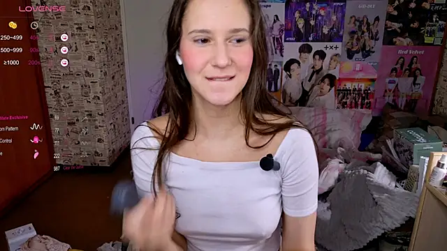 Snapshot of LucyRose3 chatting on November 4, 3:49 pm LucyRose3 online show from November 4, 3:49 pm