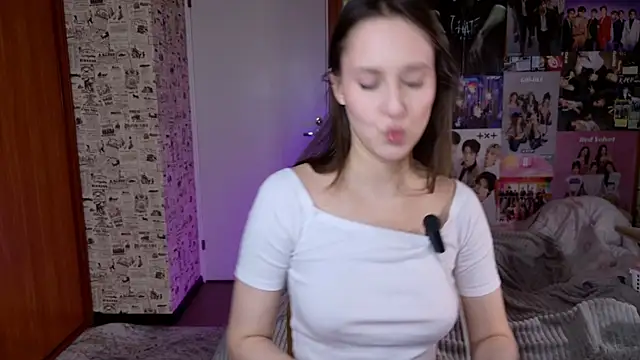 Snapshot of LucyRose3 chatting on December 15, 1:17 pm LucyRose3 online show from December 15, 1:17 pm